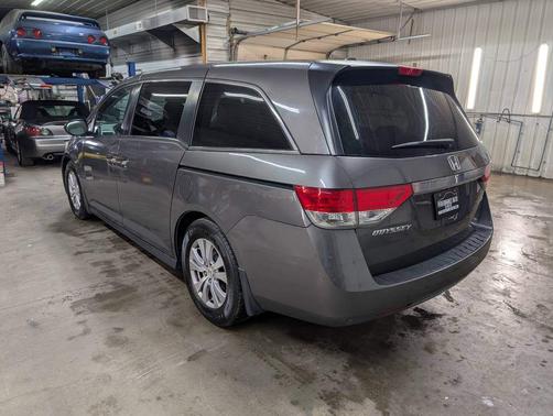 Gray 2017 Honda Odyssey SE