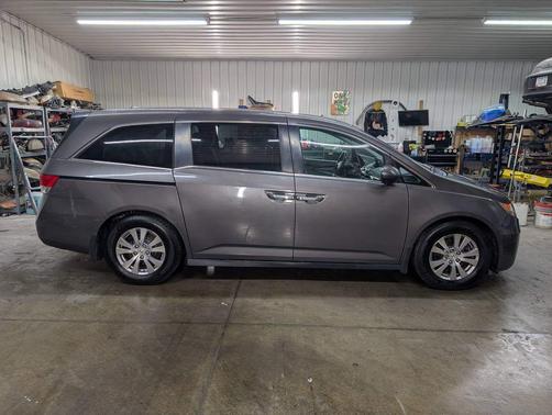 Gray 2017 Honda Odyssey SE