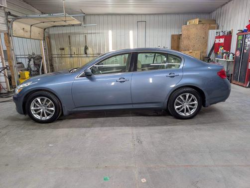 2009 INFINITI G37 x