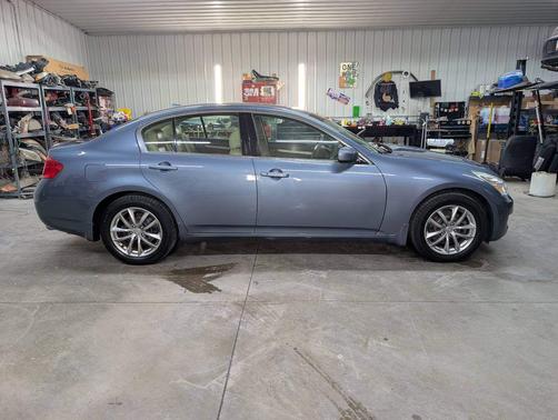 2009 INFINITI G37 x