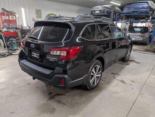 Black 2018 Subaru Outback 3.6R Limited