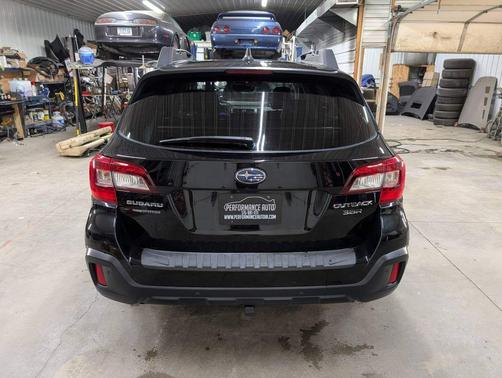 Black 2018 Subaru Outback 3.6R Limited