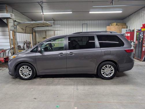 2015 Toyota Sienna XLE