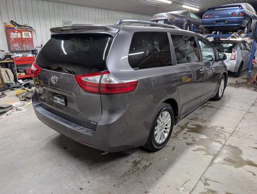 2015 Toyota Sienna XLE