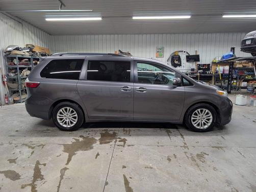 2015 Toyota Sienna XLE