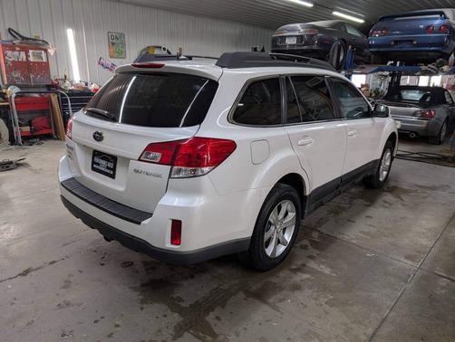 White 2014 Subaru Outback 2.5i Limited