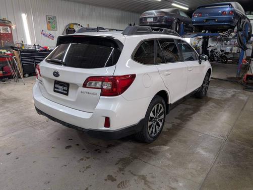 White 2016 Subaru Outback 2.5i Limited