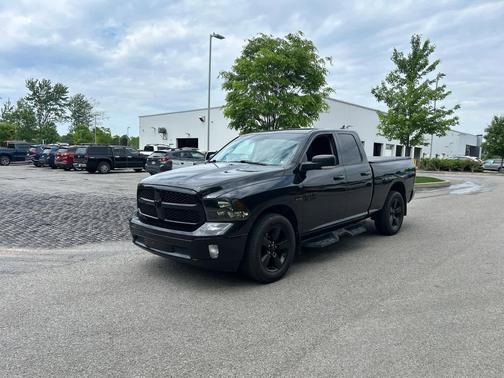 Brilliant Black Crystal Pearlcoat 2018 RAM 1500 Big Horn