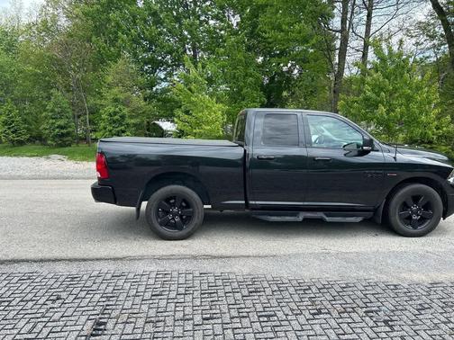 Brilliant Black Crystal Pearlcoat 2018 RAM 1500 Big Horn