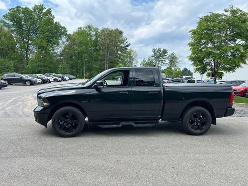 Brilliant Black Crystal Pearlcoat 2018 RAM 1500 Big Horn