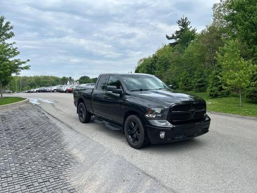 Brilliant Black Crystal Pearlcoat 2018 RAM 1500 Big Horn