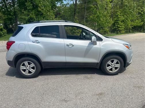 Silver Ice Metallic 2017 Chevrolet Trax LT