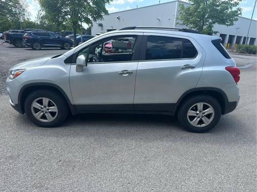 Silver Ice Metallic 2017 Chevrolet Trax LT