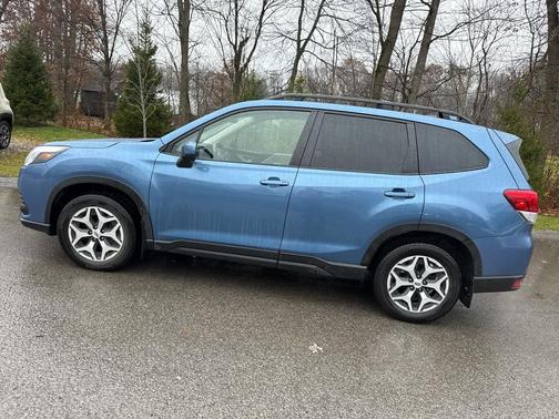 2022 Subaru Forester Premium