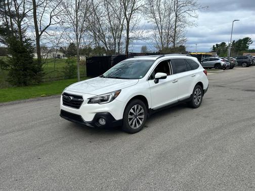 Crystal White Pearl 2019 Subaru Outback 2.5i Touring