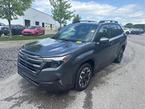 Magnetite Gray Metallic 2025 Subaru Forester Premium