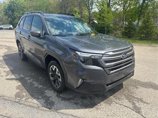 Magnetite Gray Metallic 2025 Subaru Forester Premium