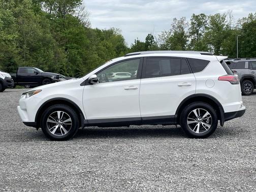 Super White 2017 Toyota RAV4 XLE