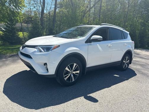 Super White 2017 Toyota RAV4 XLE