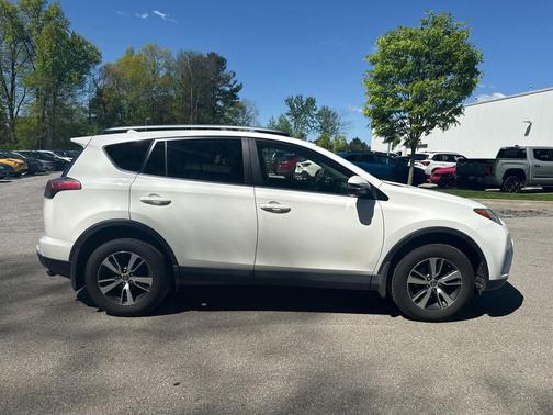 Super White 2017 Toyota RAV4 XLE