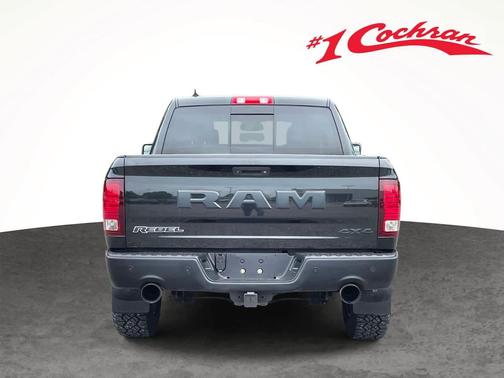 Brilliant Black Crystal Pearlcoat 2018 RAM 1500 Rebel
