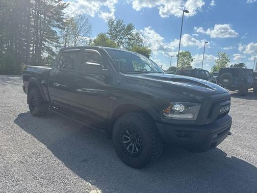 Brilliant Black Crystal Pearlcoat 2018 RAM 1500 Rebel