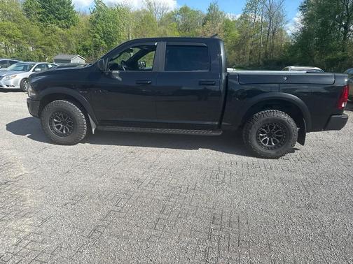 Brilliant Black Crystal Pearlcoat 2018 RAM 1500 Rebel
