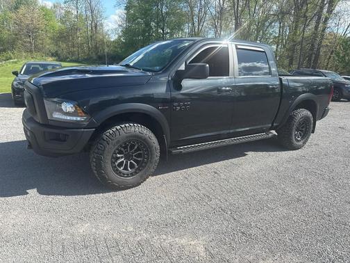 Brilliant Black Crystal Pearlcoat 2018 RAM 1500 Rebel