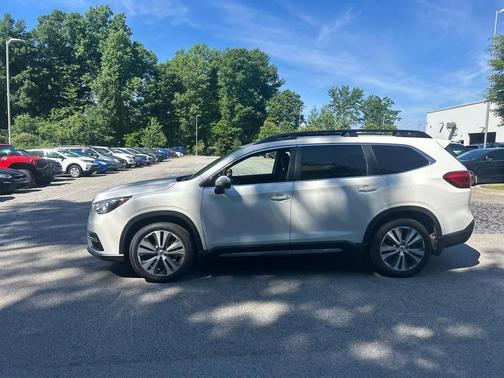 Crystal White Pearl 2022 Subaru Ascent Limited 7-Passenger