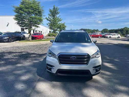 Crystal White Pearl 2022 Subaru Ascent Limited 7-Passenger