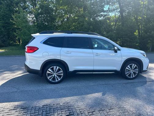 Crystal White Pearl 2022 Subaru Ascent Limited 7-Passenger