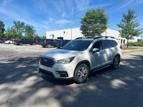 Crystal White Pearl 2022 Subaru Ascent Limited 7-Passenger
