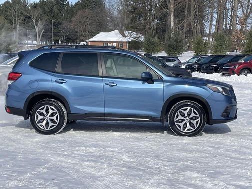 2023 Subaru Forester Premium