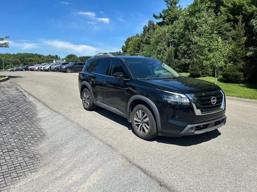 Super Black 2022 Nissan Pathfinder SL 2WD