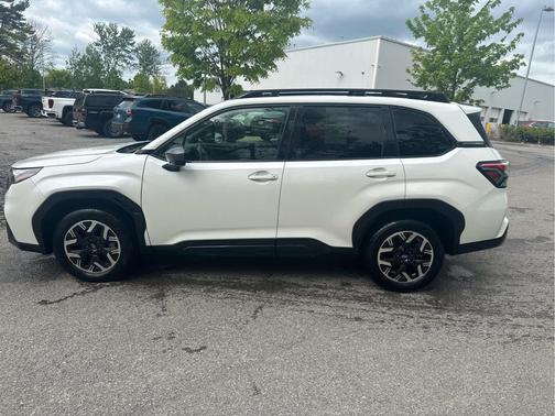 Crystal White Pearl 2025 Subaru Forester Premium