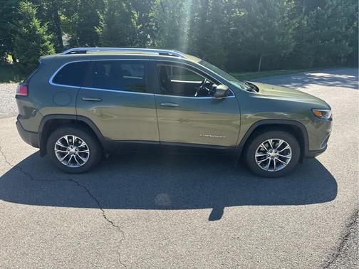 Olive Green Pearlcoat 2019 Jeep Cherokee Latitude Plus