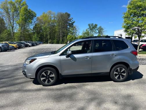 Ice Silver Metallic 2017 Subaru Forester 2.5i Limited