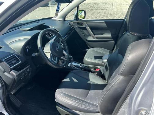 Ice Silver Metallic 2017 Subaru Forester 2.5i Limited