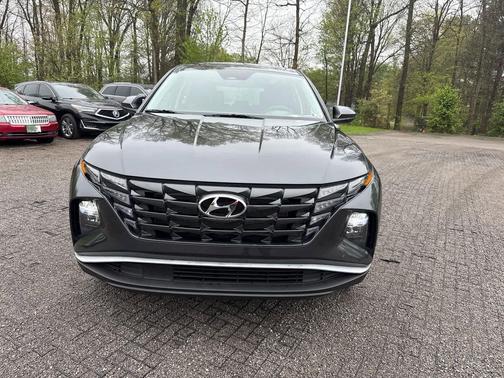 Dark Gray Metallic 2024 Hyundai TUCSON SE