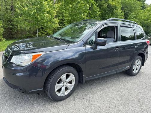 Dark Gray Metallic 2015 Subaru Forester 2.5i Premium
