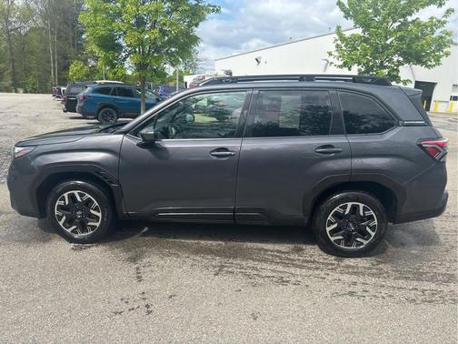 Magnetite Gray Metallic 2025 Subaru Forester Premium
