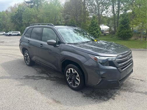 Magnetite Gray Metallic 2025 Subaru Forester Premium