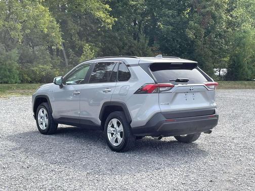 2019 Toyota RAV4 Hybrid XLE