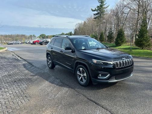 Diamond Black Crystal Pearlcoat 2019 Jeep Cherokee Limited