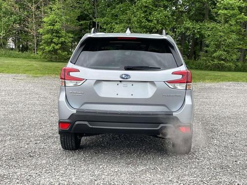 Ice Silver Metallic 2023 Subaru Forester Premium
