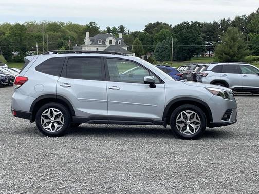 Ice Silver Metallic 2023 Subaru Forester Premium