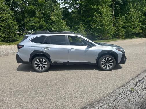 Ice Silver Metallic 2024 Subaru Outback Limited
