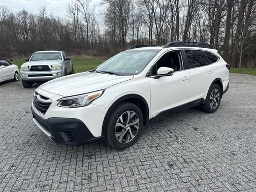 Crystal White Pearl 2021 Subaru Outback Limited XT