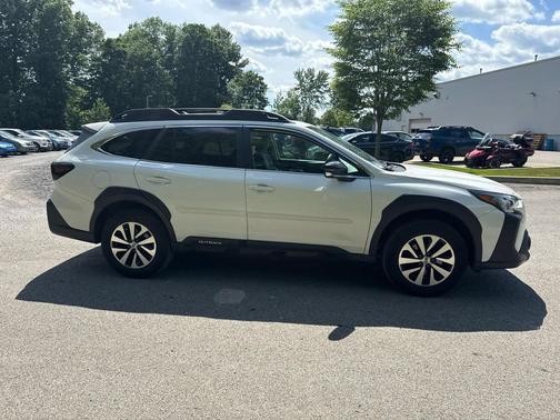 Crystal White Pearl 2024 Subaru Outback Premium