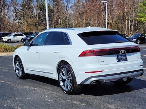 Glacier White Metallic 2025 Audi Q8 Premium Plus